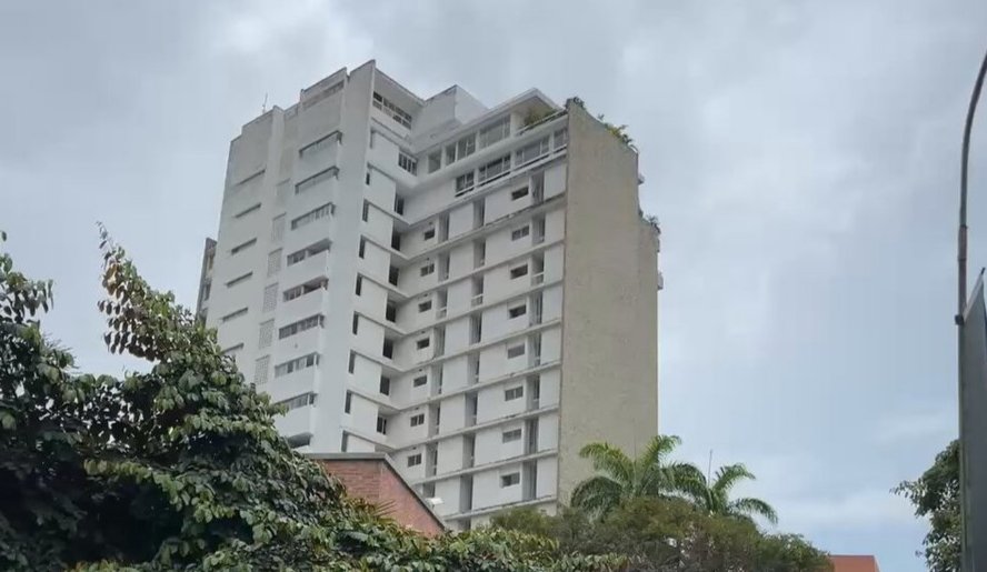 autoridades-y-vecinos-acuerdan-la-demolicion-del-edificio-san-felipe-en-la-castellana-tras-el-recien-205496