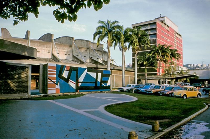 las-ruinas-de-la-universidad-central-de-venezuela-son-el-espejo-de-un-pais-que-agoniza-4